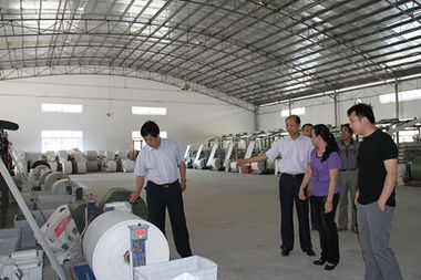 田陽(yáng)縣政協(xié)領(lǐng)導(dǎo)深入委員企業(yè)開展調(diào)研視察，助力市場(chǎng)發(fā)展